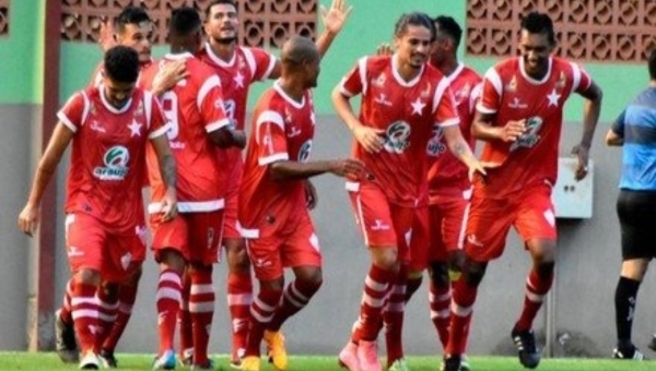 Torcedores do Rio Branco protestam contra forma de pagamento de ingressos para jogo da Copa do Brasil